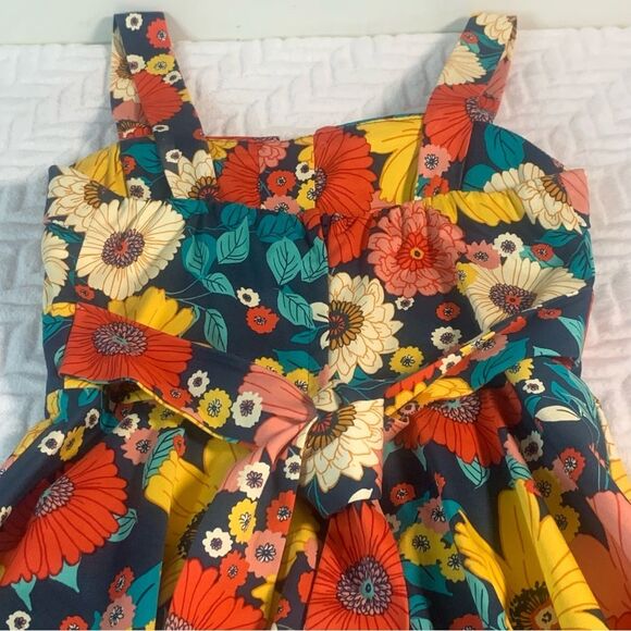 VARGA Cheerful Flower Sleeveless Retro Dress - Picture 5 of 10